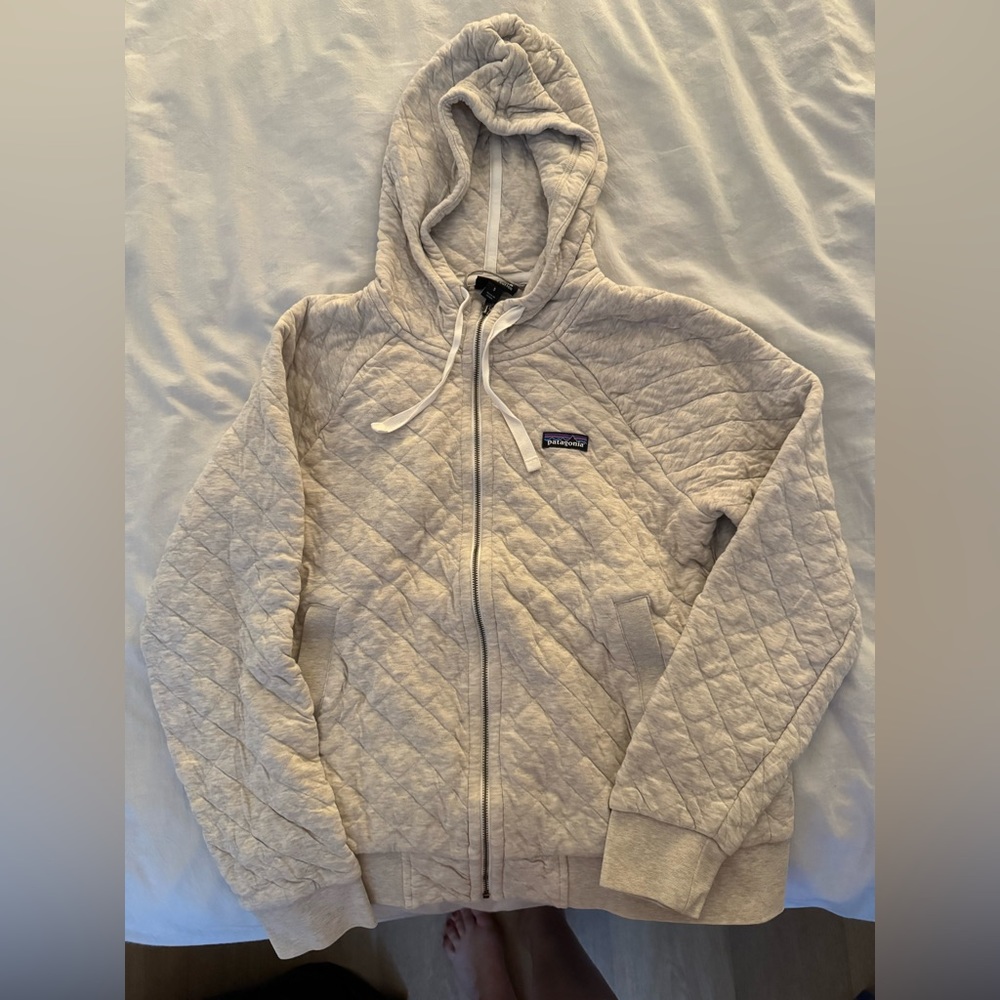 Quilted Patagonia zip up, size small. Excellent condition.